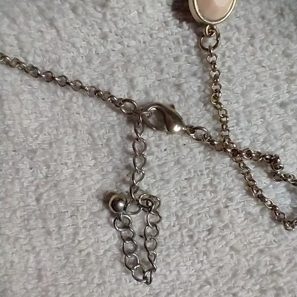 Goldtone pink faceted runway statement necklace - Picture 2 of 5